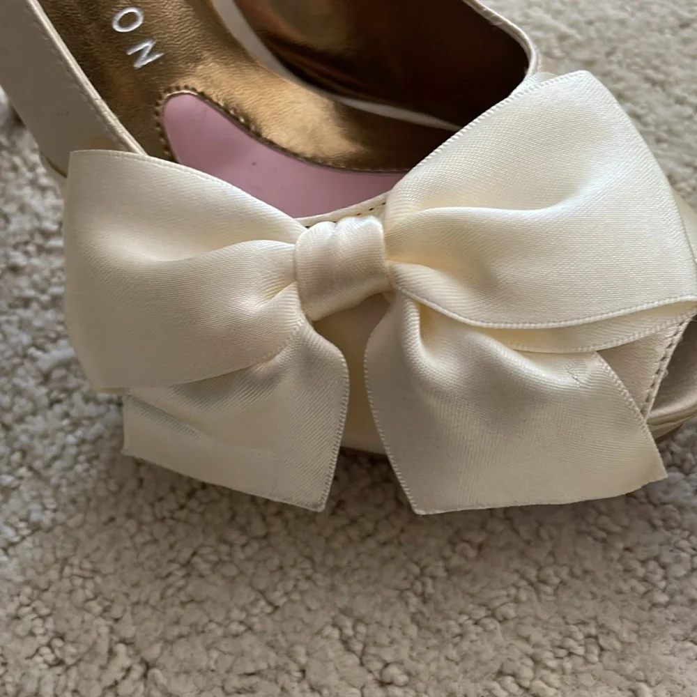 NWOT PARIS HILTON absolutely GORGEOUS ivory satin high heels! 6M - Picture 6 of 9